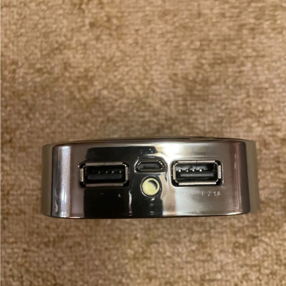 Aduro Portable Power Bank 2 USB Ports Flashlight 5200MAH Capacity Black Case - Picture 3 of 5